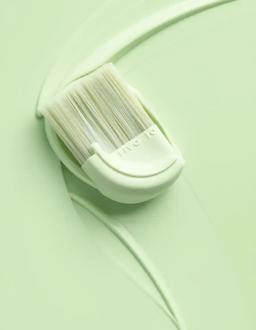 Brosse à vernir souple pour finitions brillantes et durables.