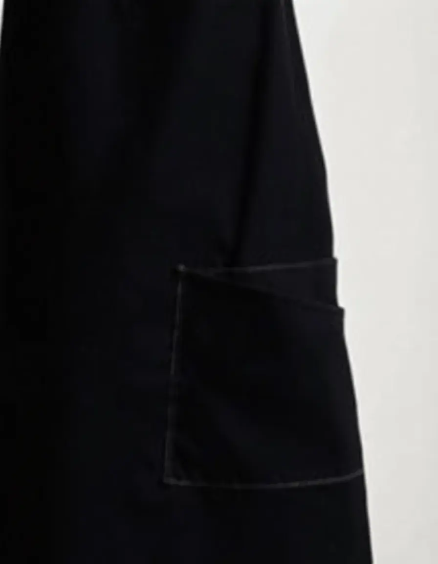 Tablier de cuisine en toile noire avec poches pratiques