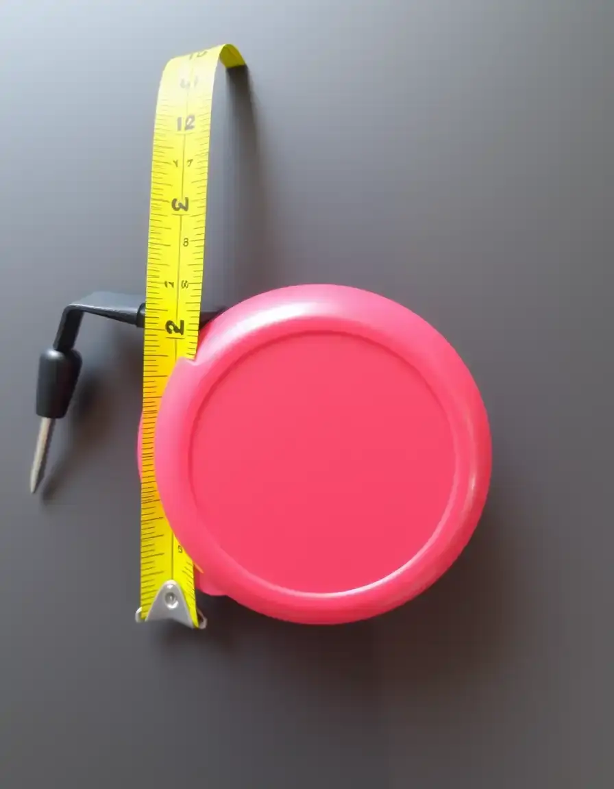 Mètre ruban rétractable de 10m pour mesurer la hauteur meuble haut cuisine