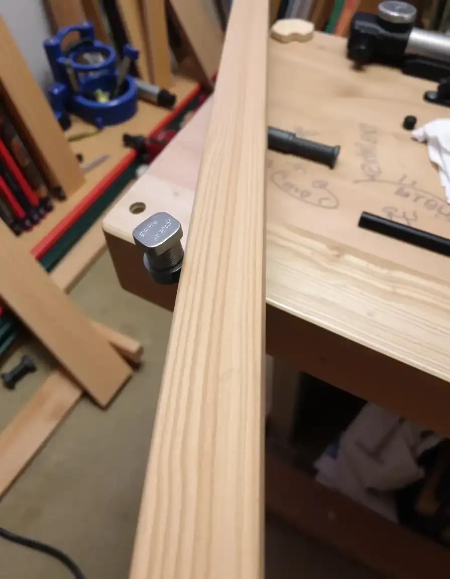 Barre de tension ajustable pour suspendre des vaporisateurs
