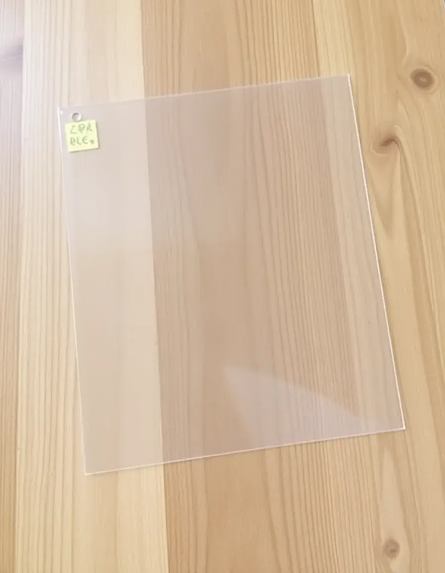 Feuille de protection transparente pour plan de travail bois