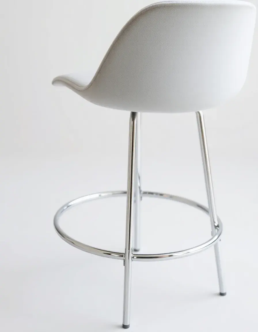 Tabouret moderne hauteur comptoir avec dossier et repose-pieds finition chrome