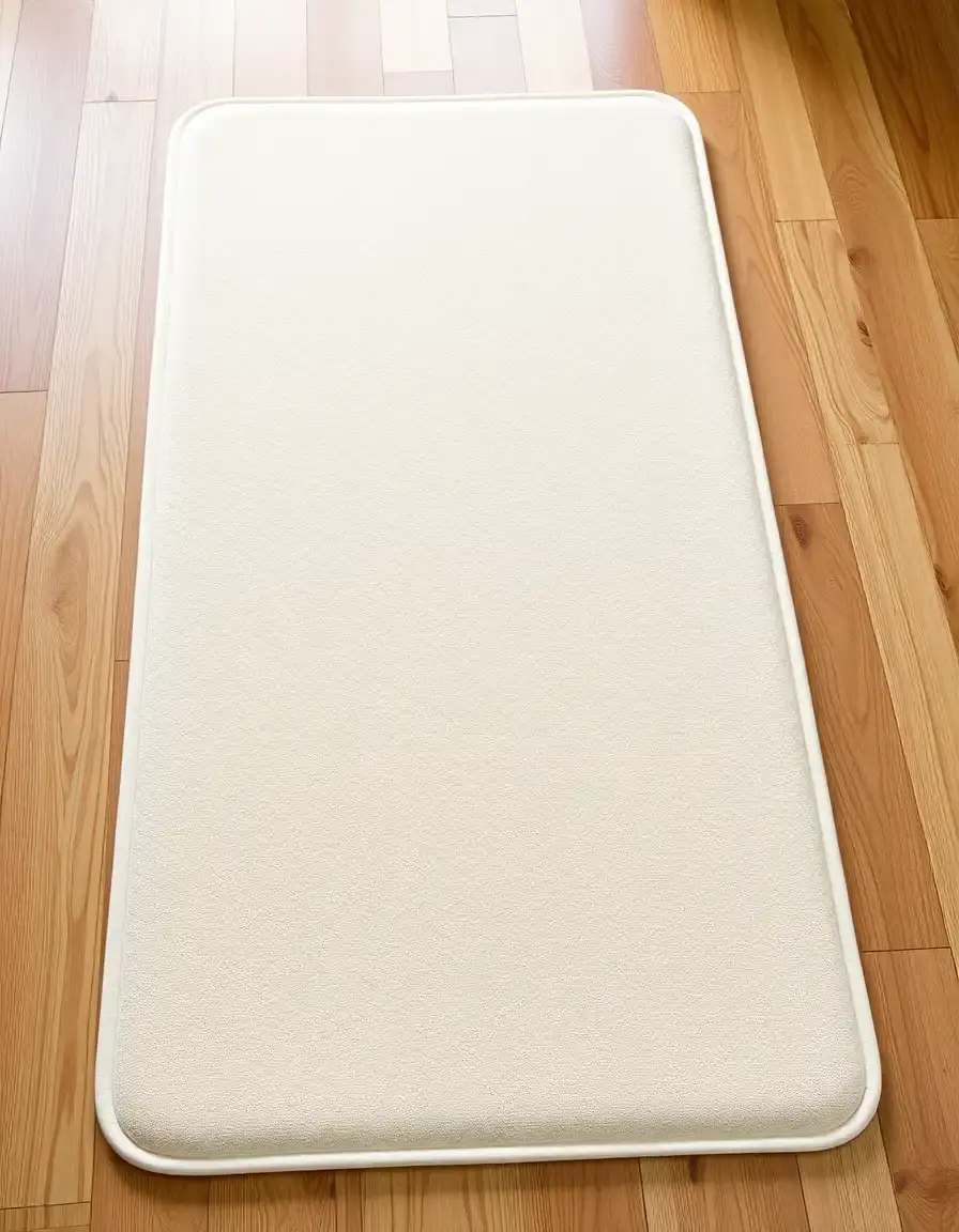Tapis de sol rembourré vinyle neutre sur parquet