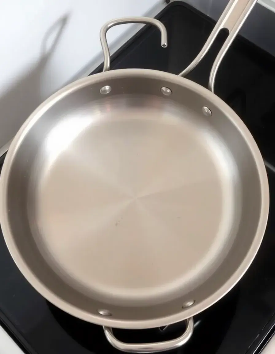Sauteuse profonde en inox avec poignée d'assistance