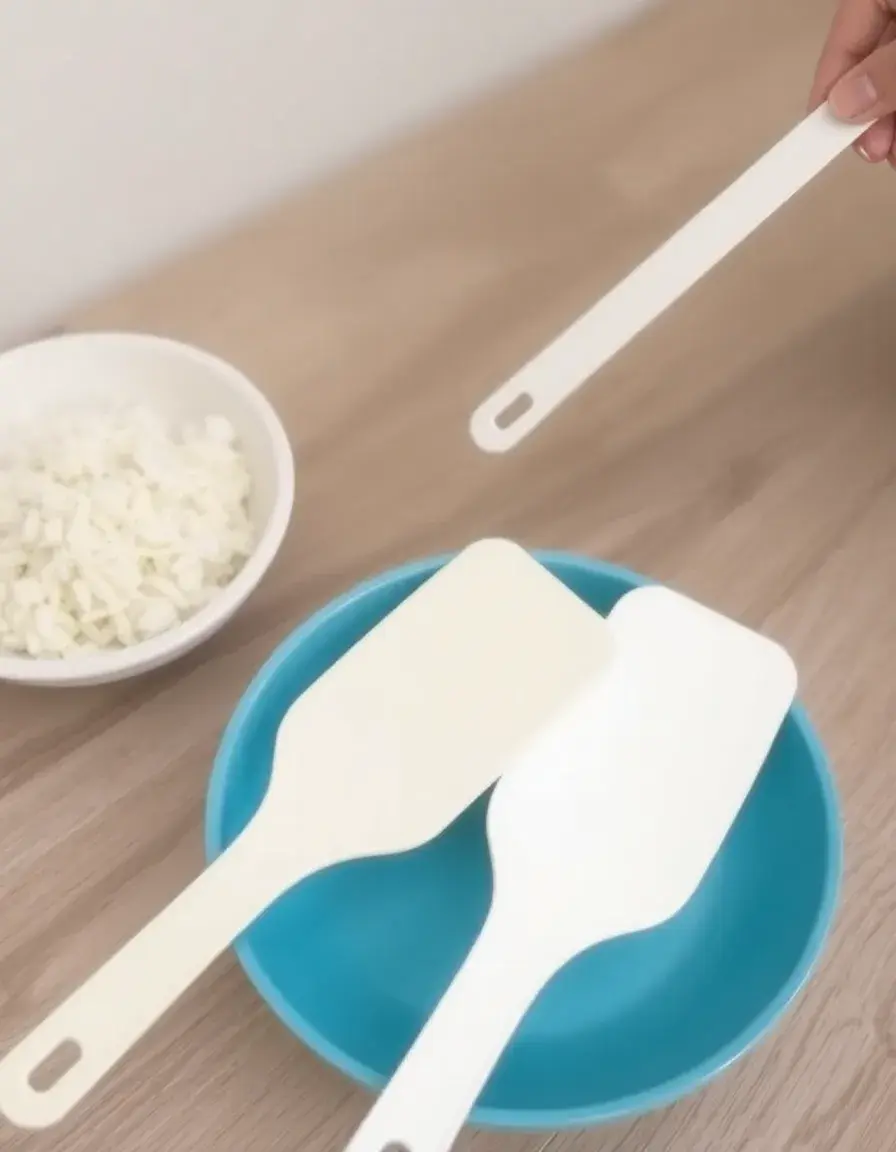 Spatule à riz anti-adhésive en plastique blanc