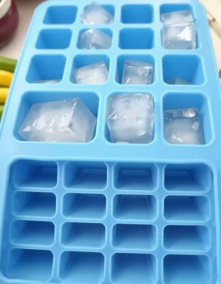 Bac à glaçons en silicone bleu pour gros glaçons carrés