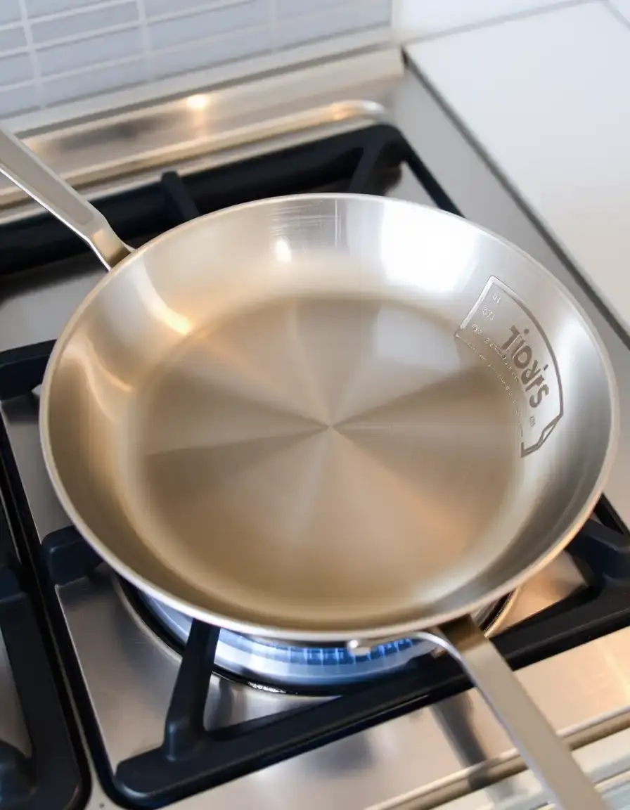 Poêle inox Tri-Ply pour une distribution uniforme de la chaleur